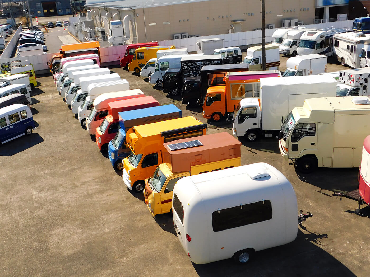 キッチンカーの中古 新車販売 買取 製作 開業等 フジカーズジャパンにお任せ下さい