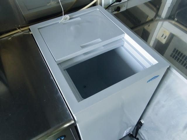 キッチンカー装備 ストッカー