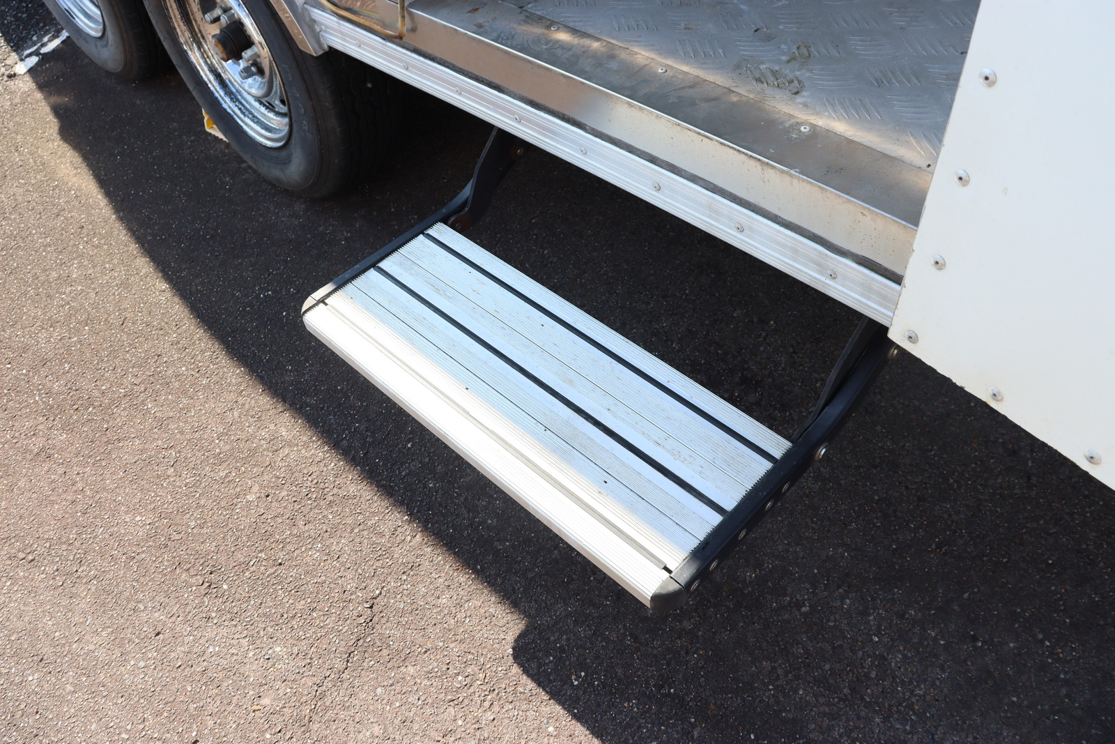 キャンピングカー トレーラー