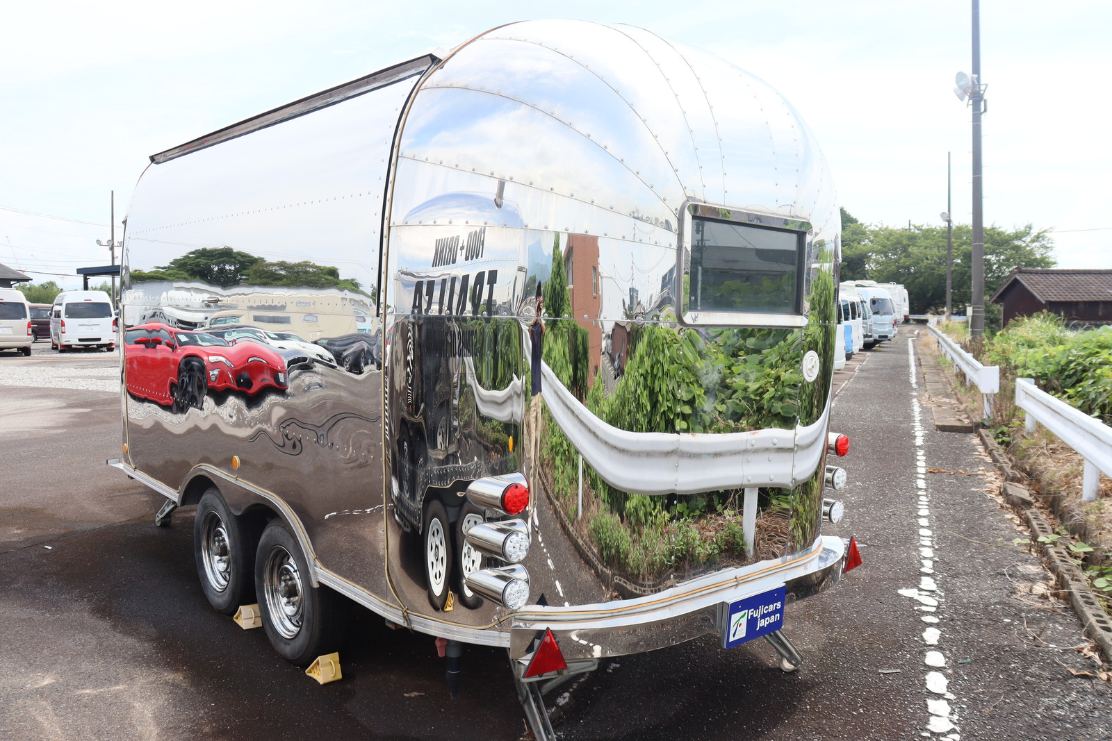 キャンピングカー トレーラー