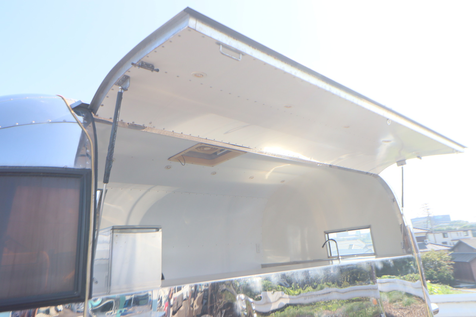 キャンピングカー トレーラー