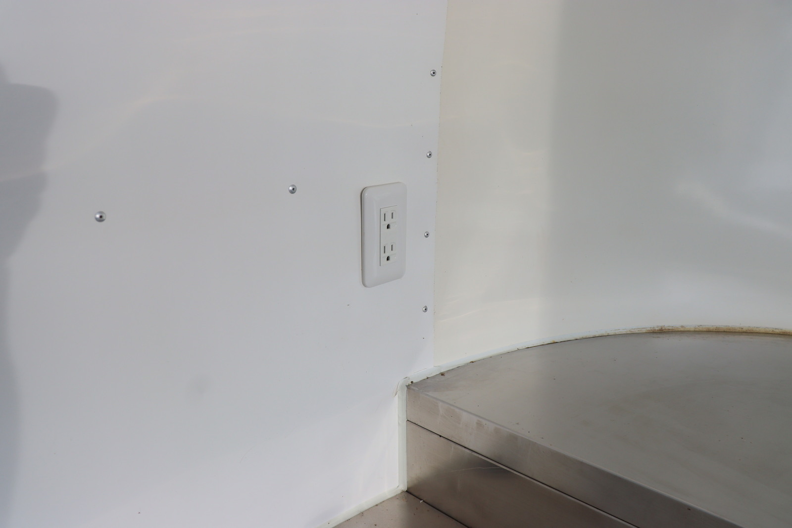 キャンピングカー トレーラー