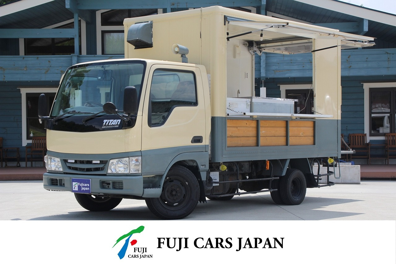 タイタンダッシュ 移動販売車 キッチンカー ケータリングカー