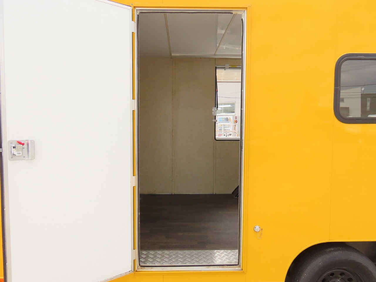 キャンピングカー トレーラー