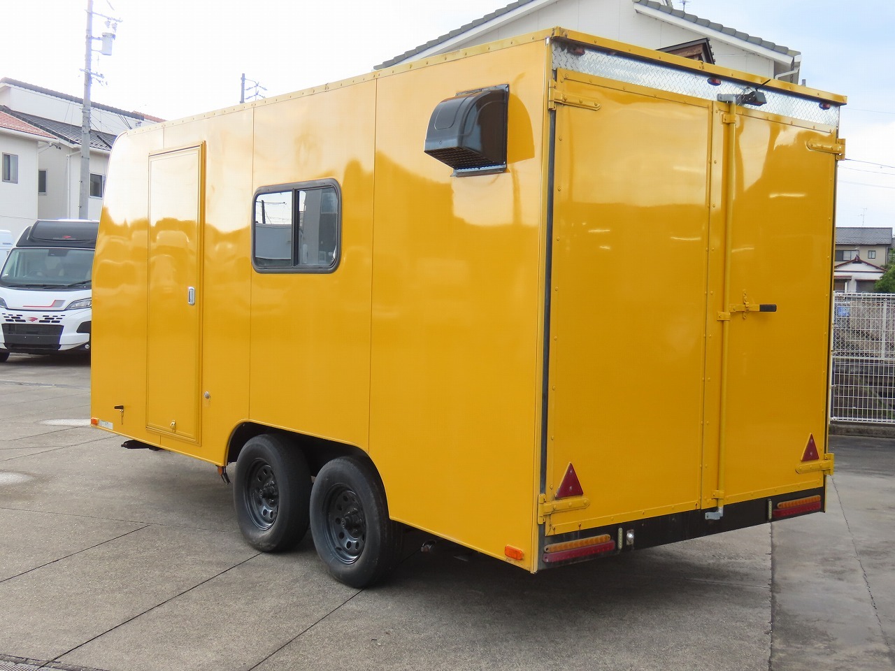 キャンピングカー トレーラー