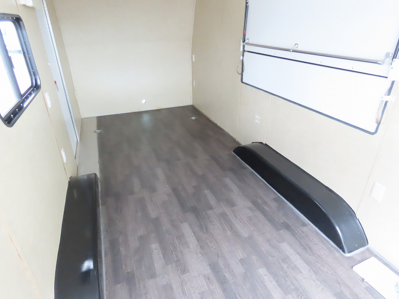 キャンピングカー トレーラー