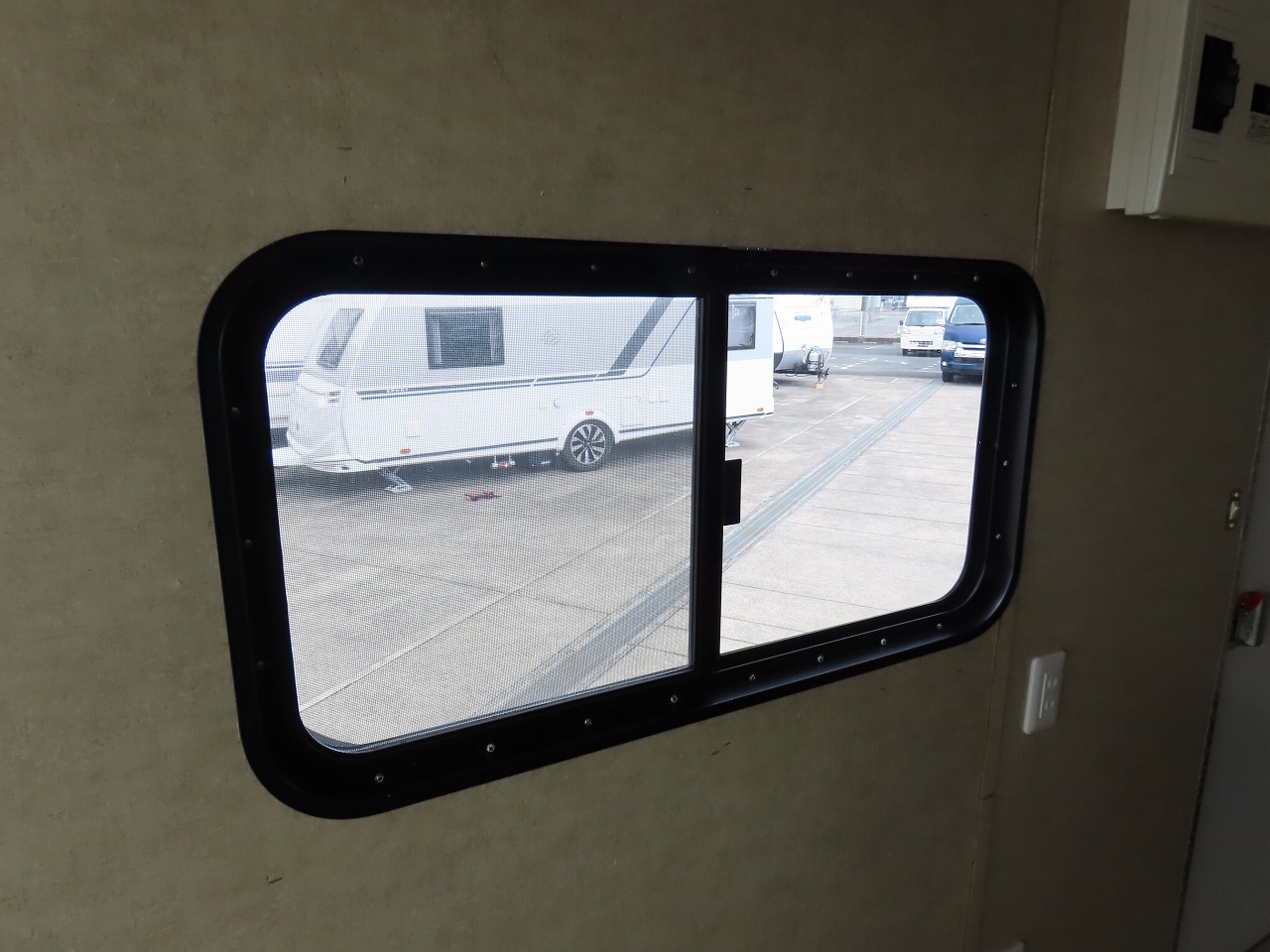 キャンピングカー トレーラー