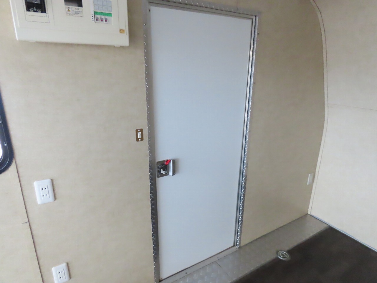 キャンピングカー トレーラー