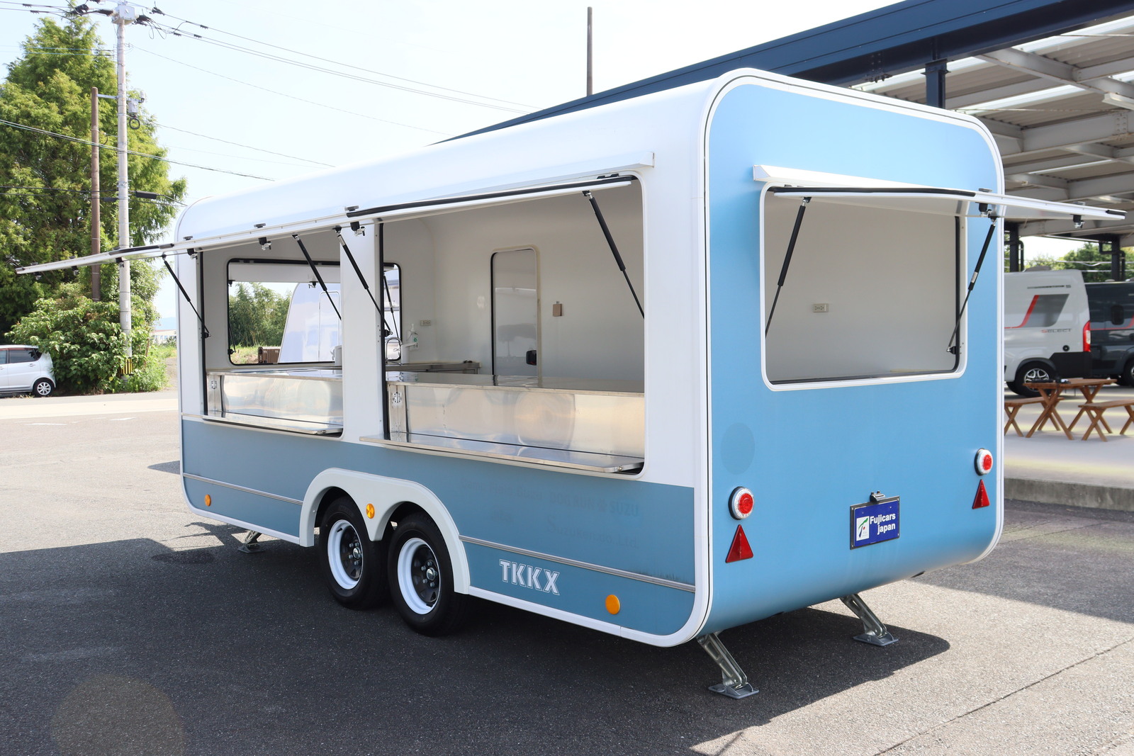 キャンピングカー トレーラー