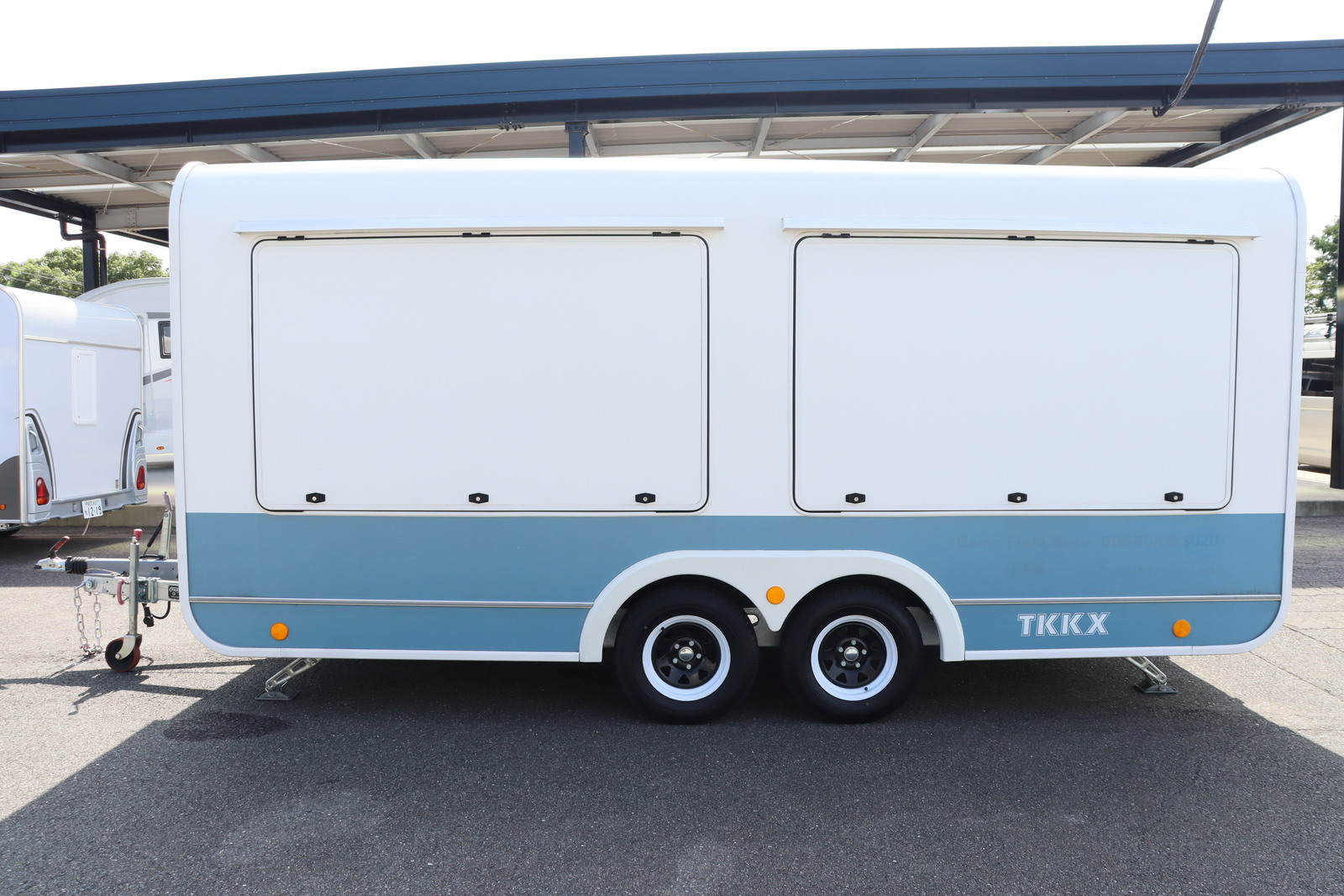 キャンピングカー トレーラー