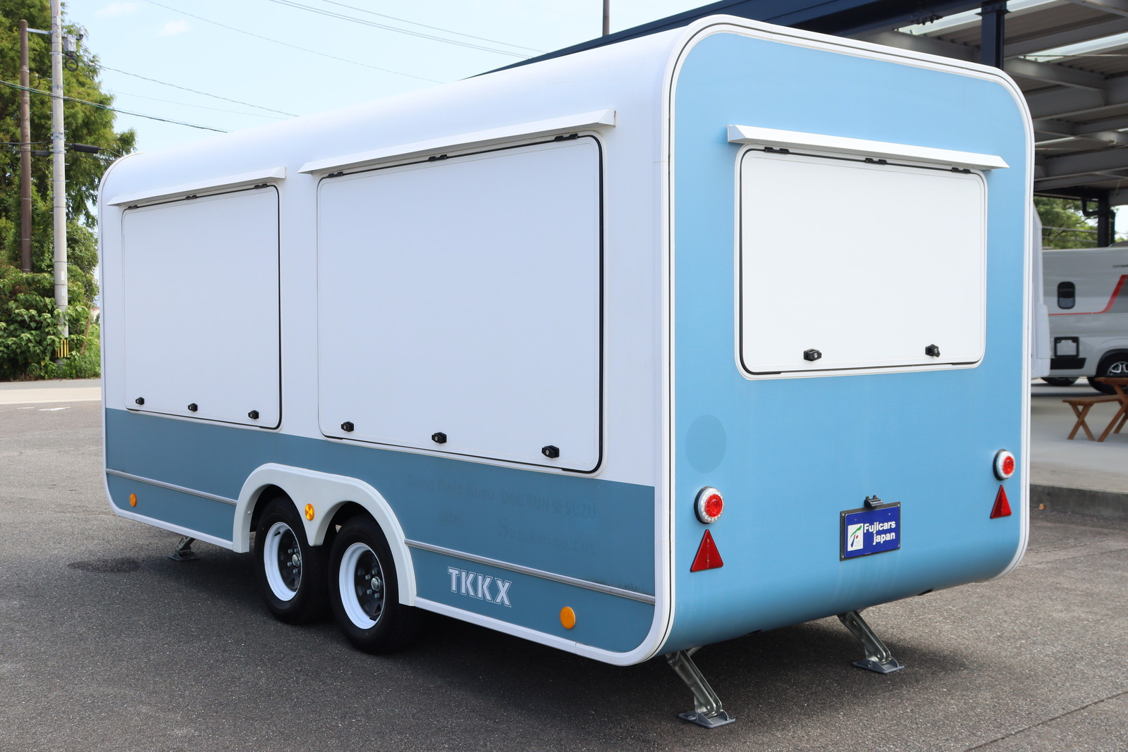キャンピングカー トレーラー