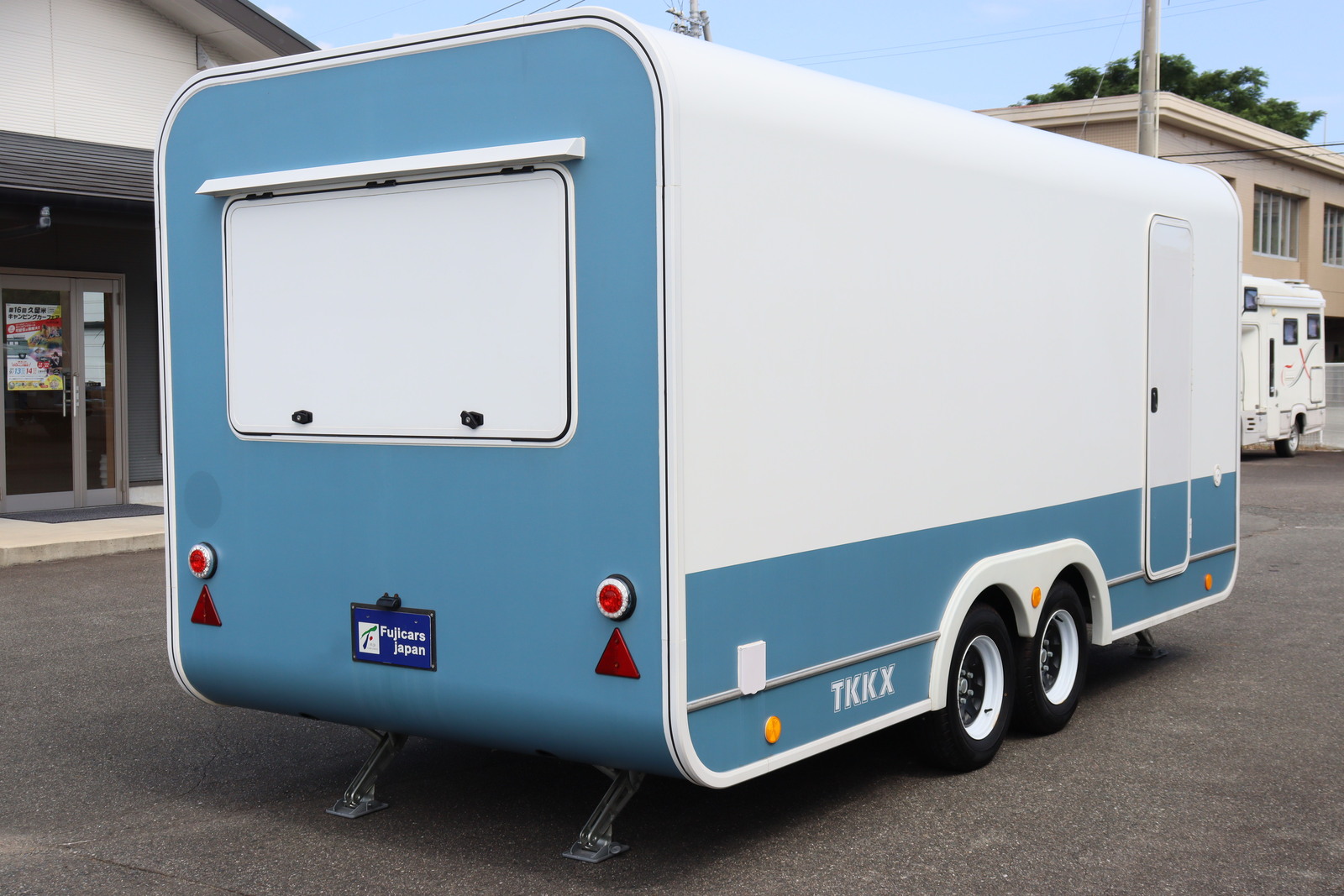 キャンピングカー トレーラー