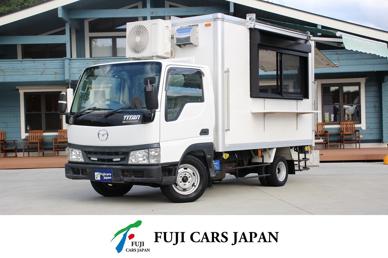 タイタンダッシュ 移動販売車 キッチンカー ケータリングカー