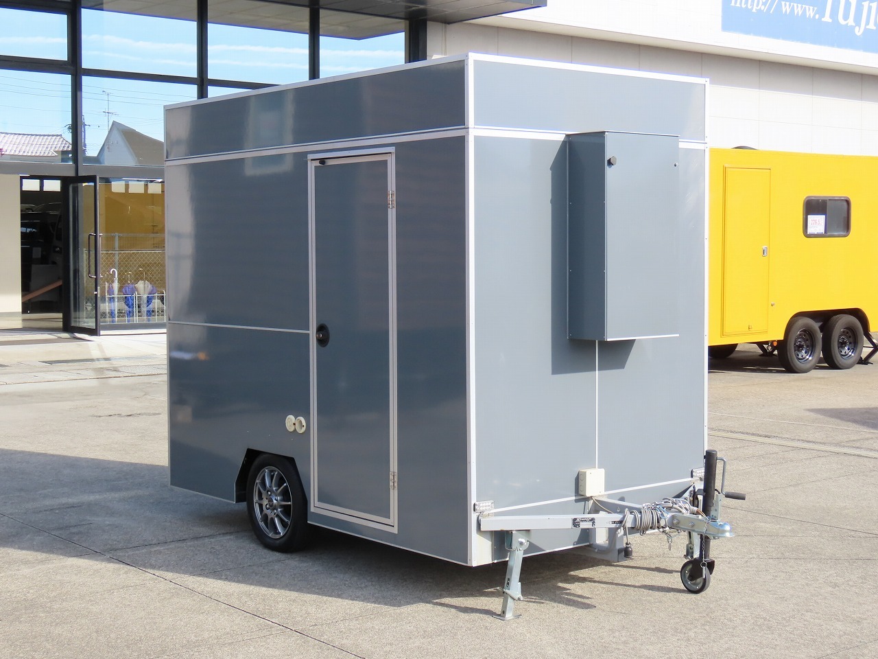 キャンピングカー トレーラー