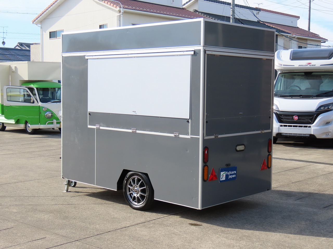 キャンピングカー トレーラー