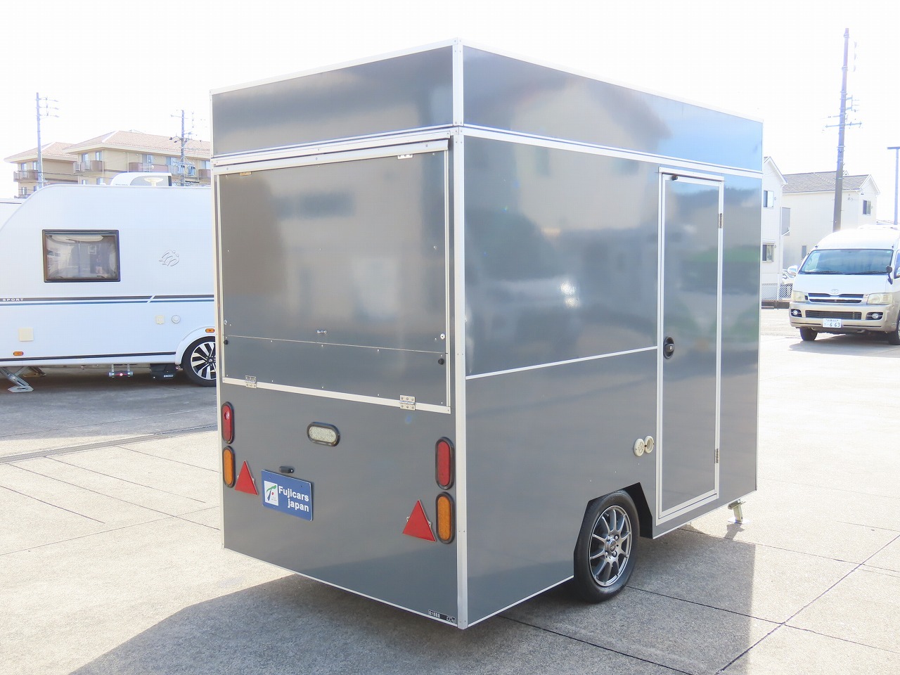 キャンピングカー トレーラー