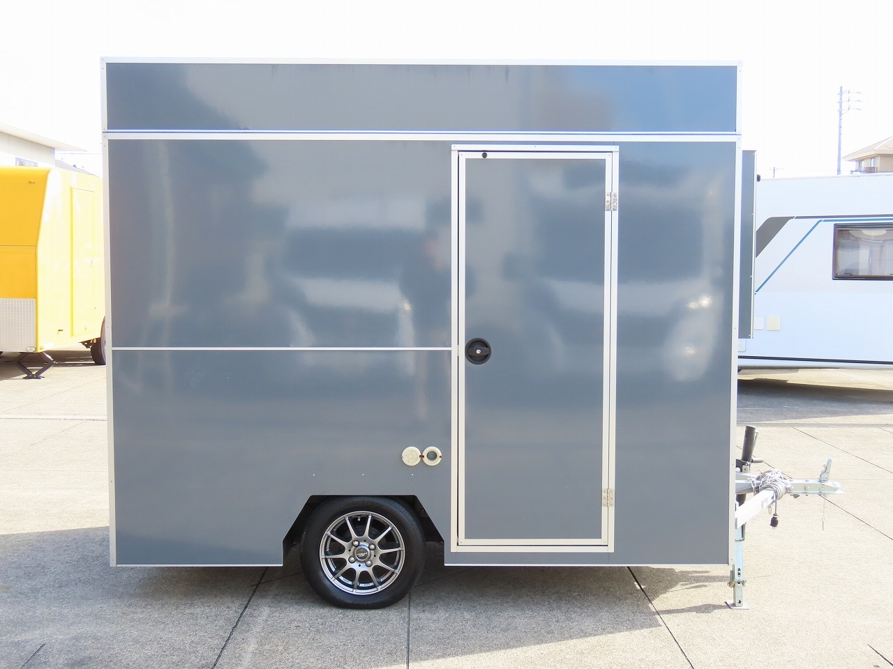 キャンピングカー トレーラー