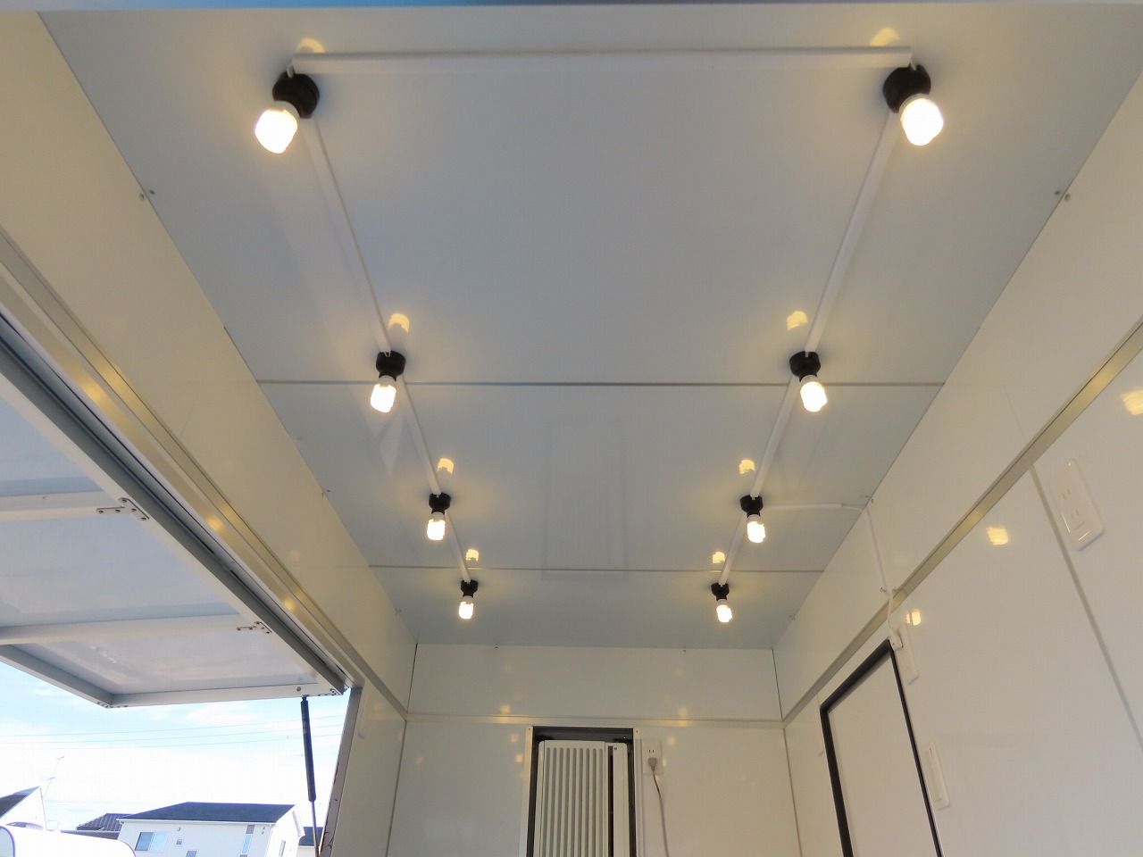 キャンピングカー トレーラー