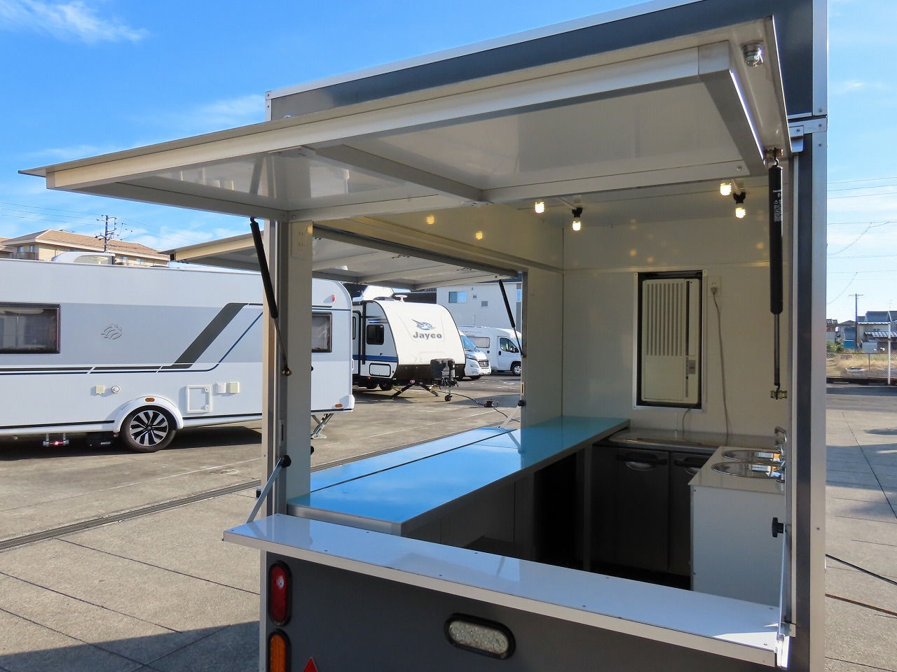 キャンピングカー トレーラー